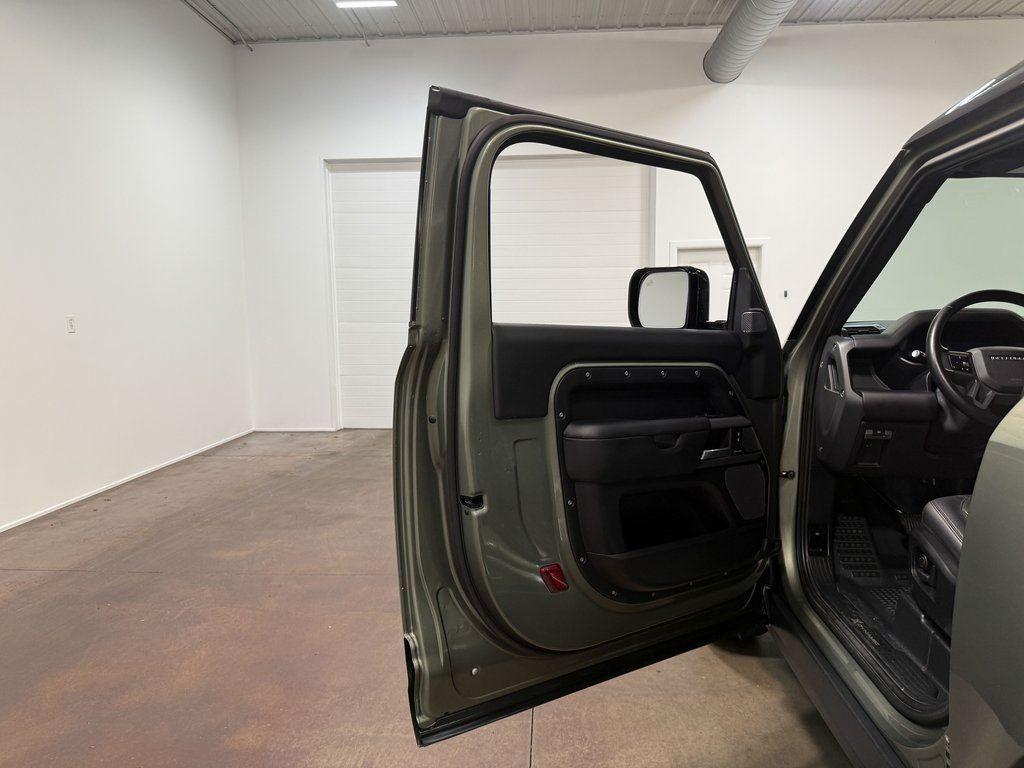 2024 Land Rover Defender 90 X-Dynamic SE