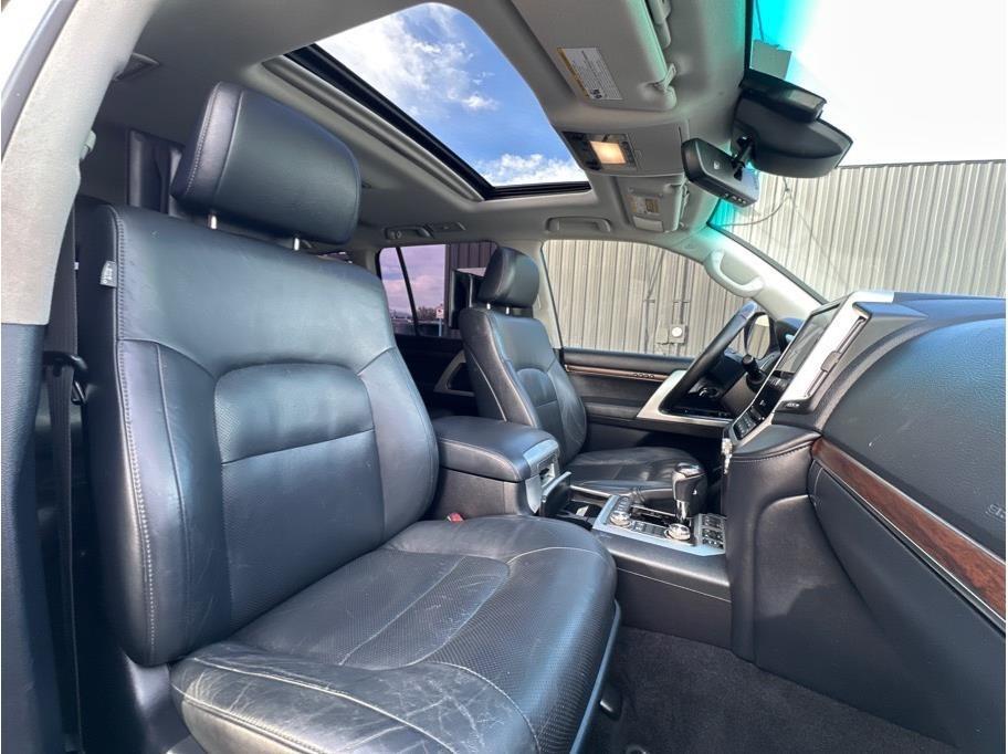 2016 Toyota Land Cruiser