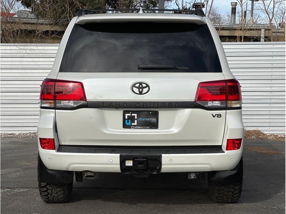 2016 Toyota Land Cruiser