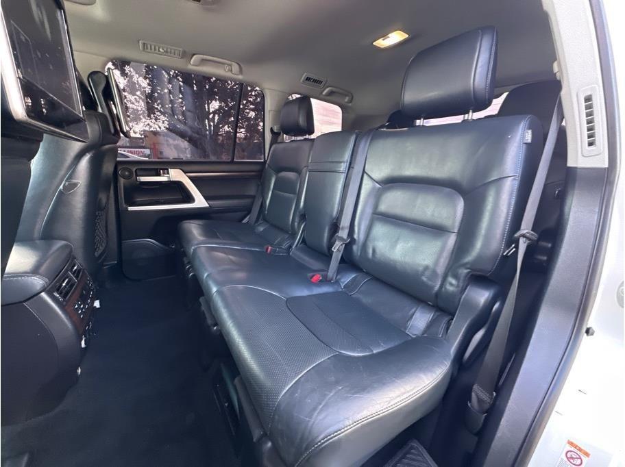 2016 Toyota Land Cruiser