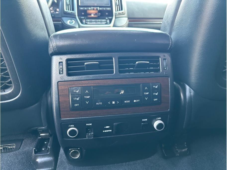 2016 Toyota Land Cruiser