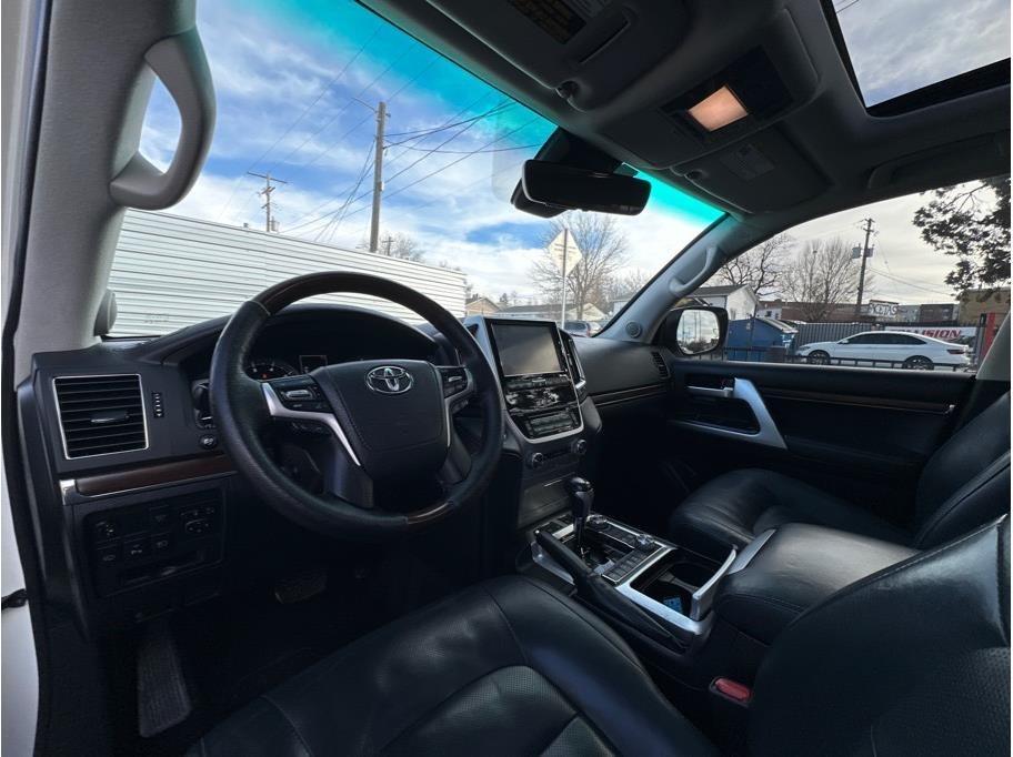 2016 Toyota Land Cruiser