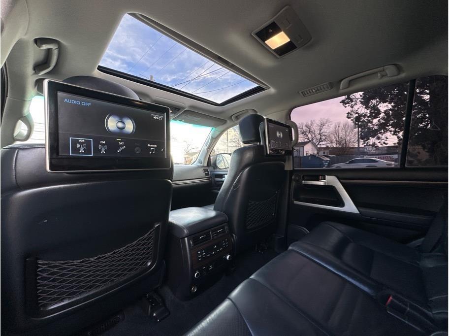 2016 Toyota Land Cruiser