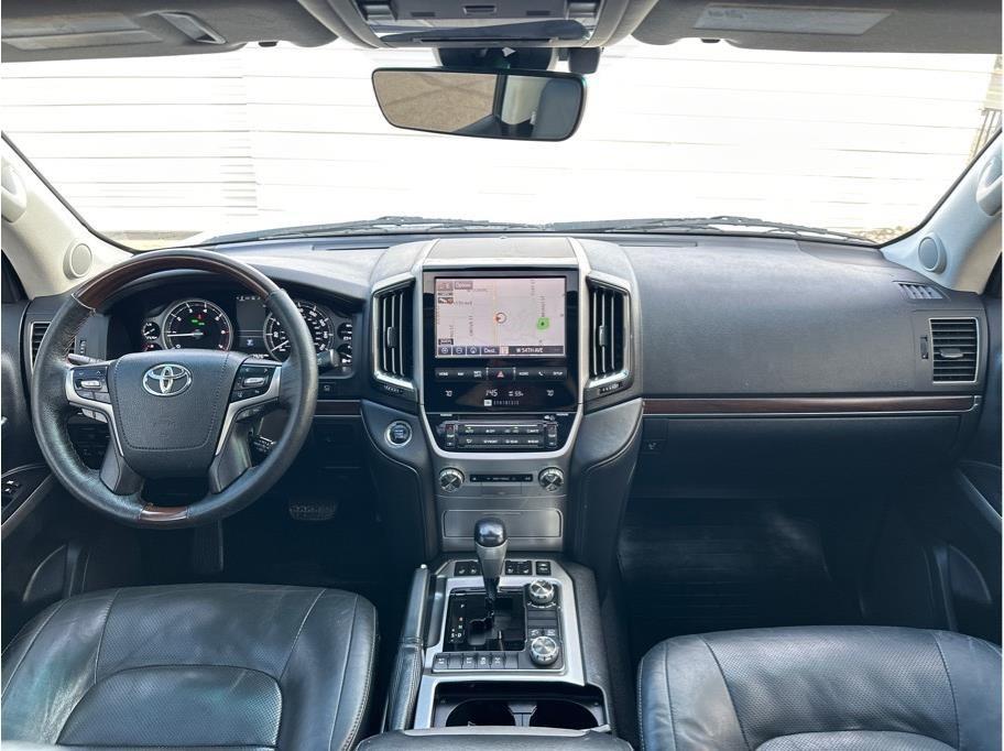 2016 Toyota Land Cruiser