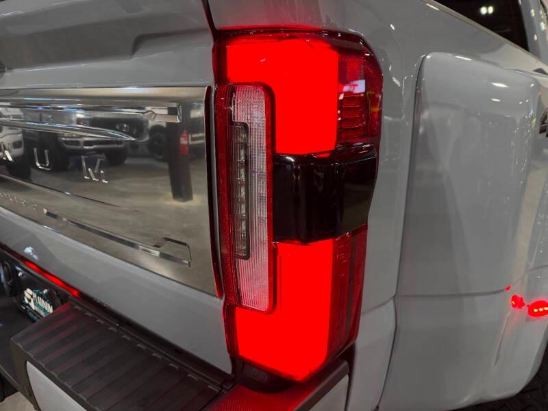 2025 Ford F-450 Super Duty Platinum