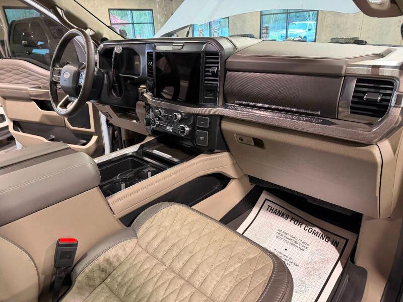 2025 Ford F-450 Super Duty Platinum