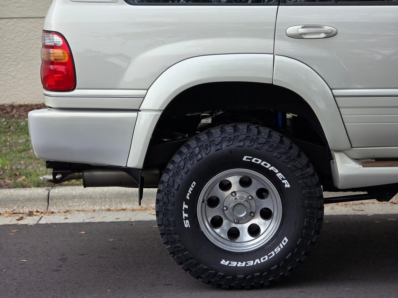 2000 Toyota Land Cruiser VX LTD