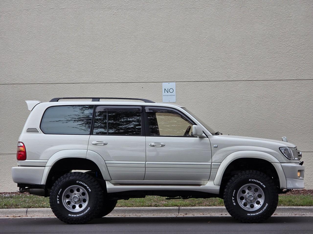 2000 Toyota Land Cruiser VX LTD - 2