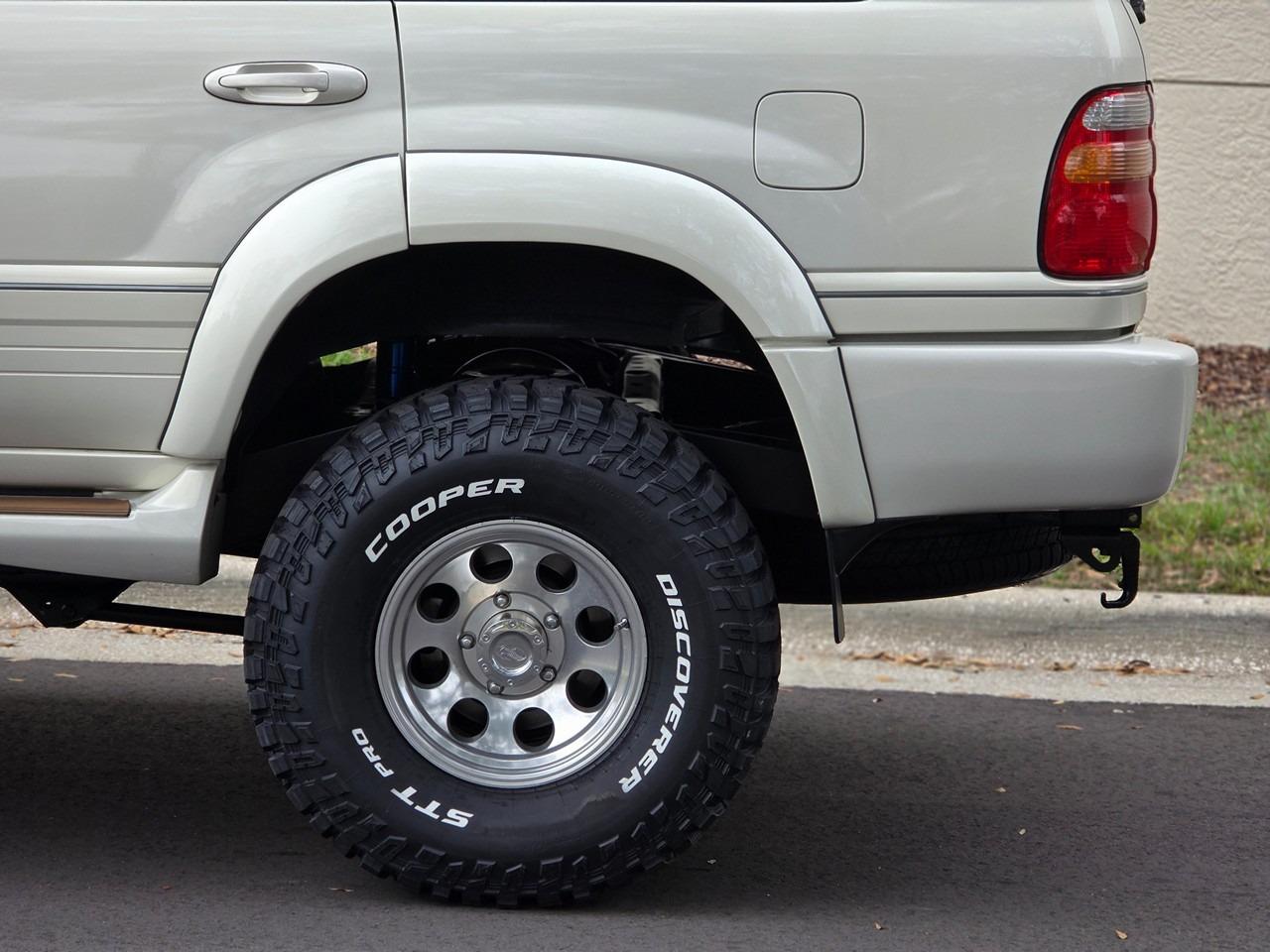 2000 Toyota Land Cruiser VX LTD - 5