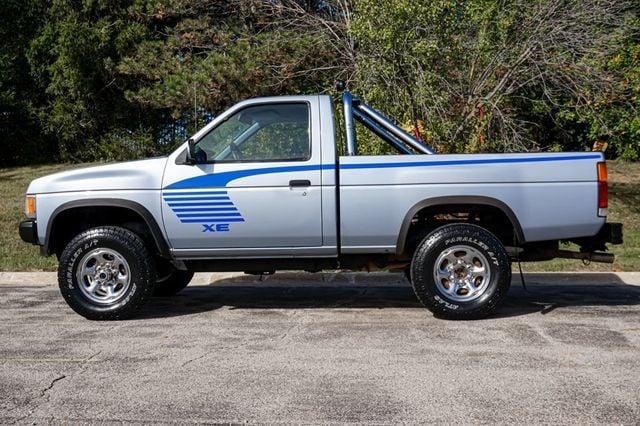 1990 Nissan Hardbody XE - 2