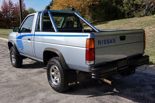 1990 Nissan Hardbody XE - 4
