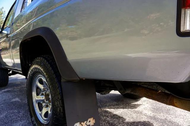 1990 Nissan Hardbody XE