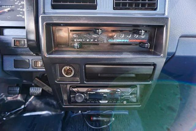 1990 Nissan Hardbody XE