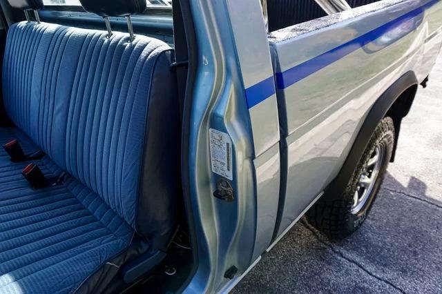 1990 Nissan Hardbody XE