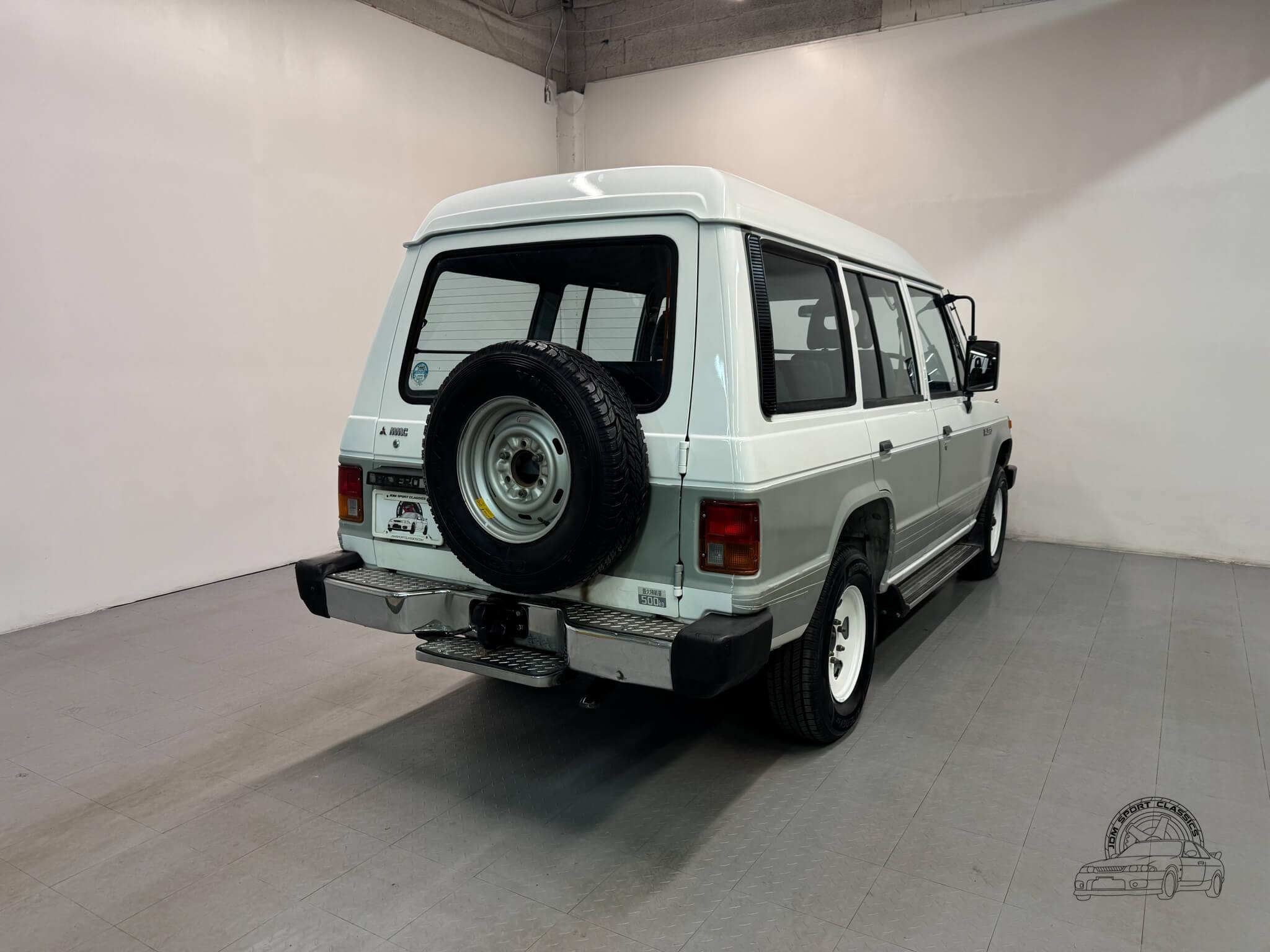 1989 Mitsubishi Pajero DX