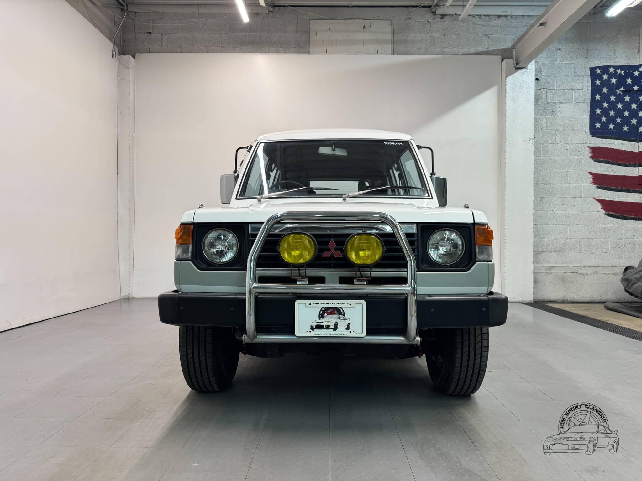 1989 Mitsubishi Pajero DX