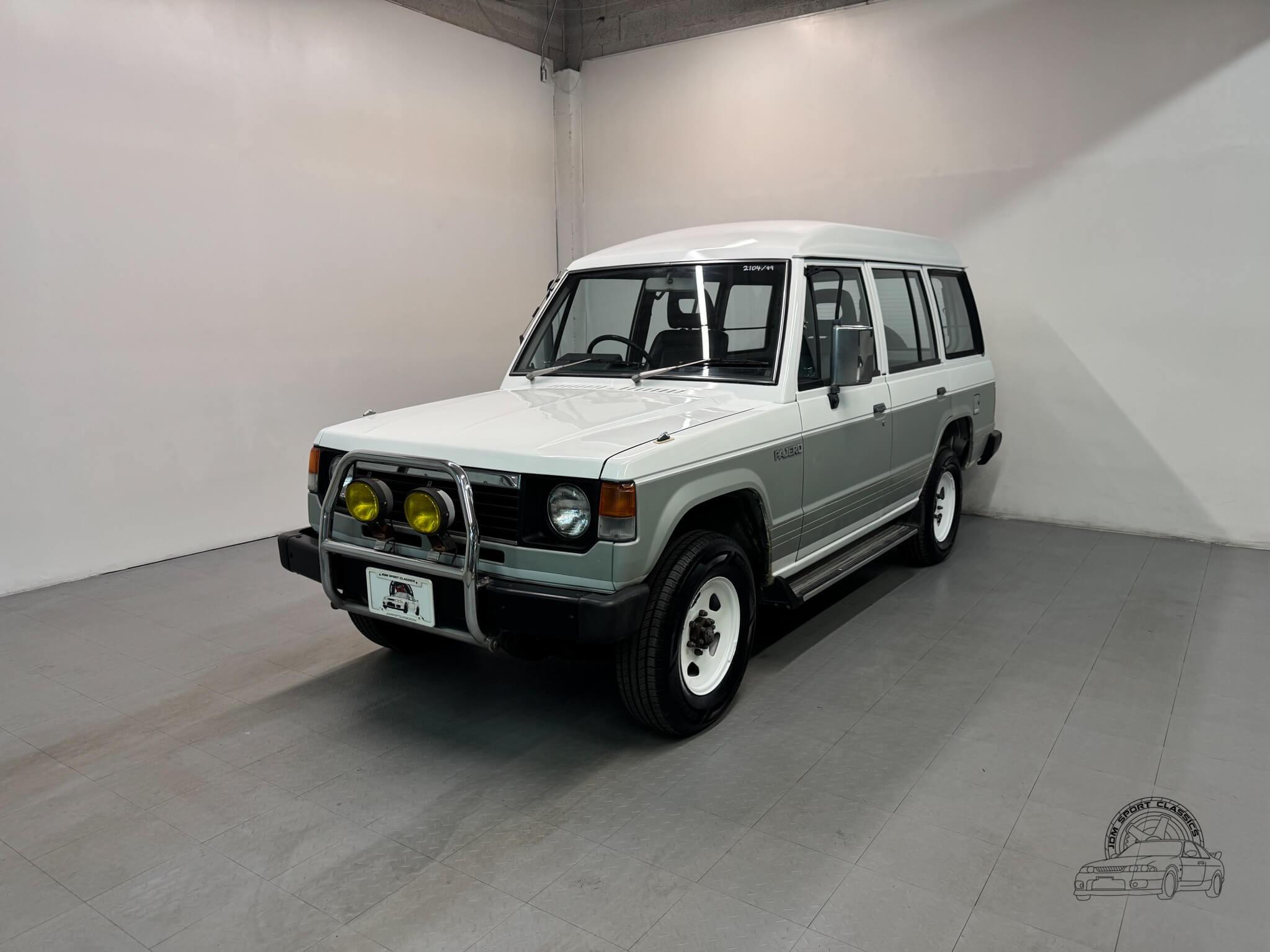 1989 Mitsubishi Pajero DX