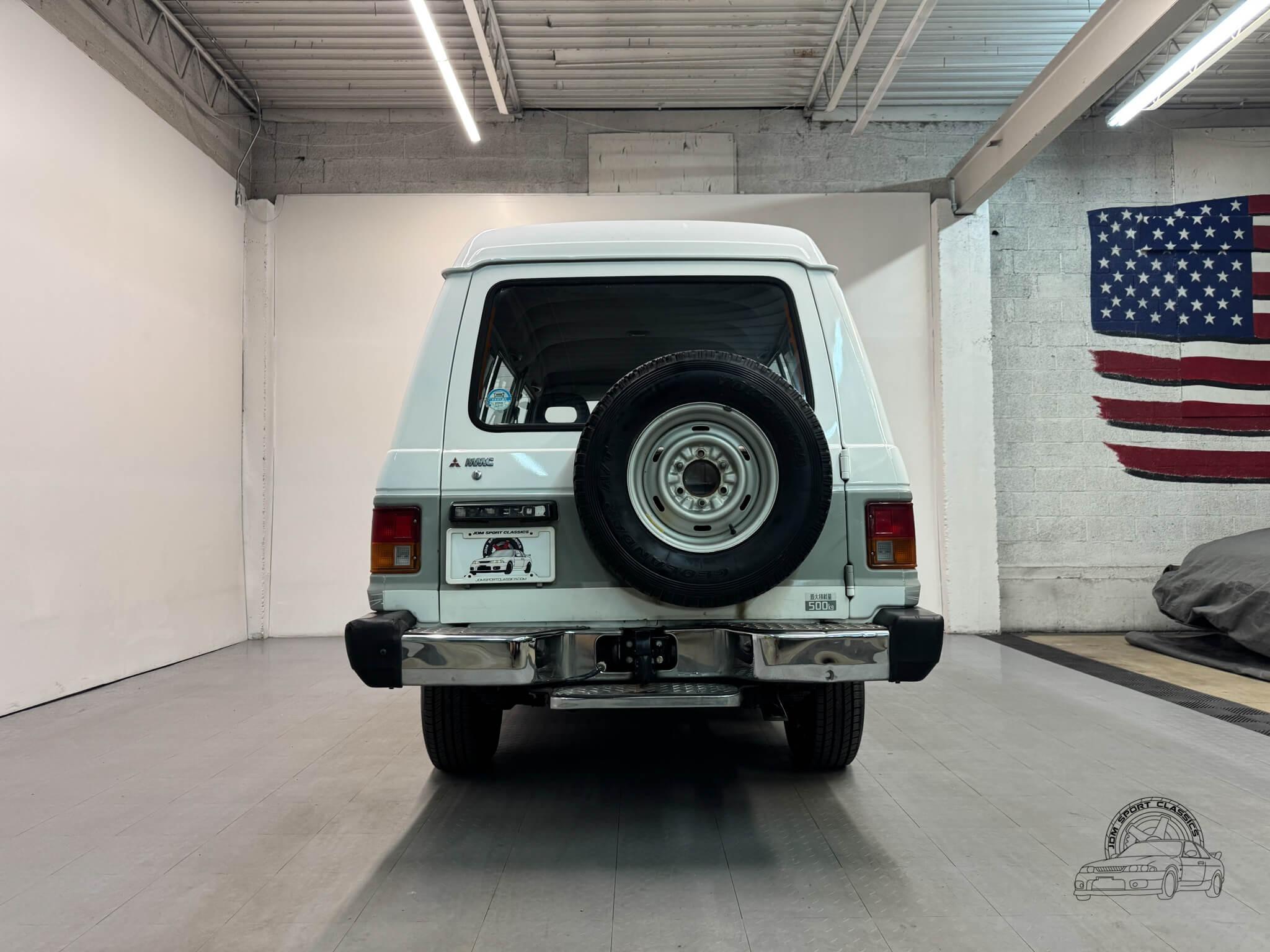1989 Mitsubishi Pajero DX
