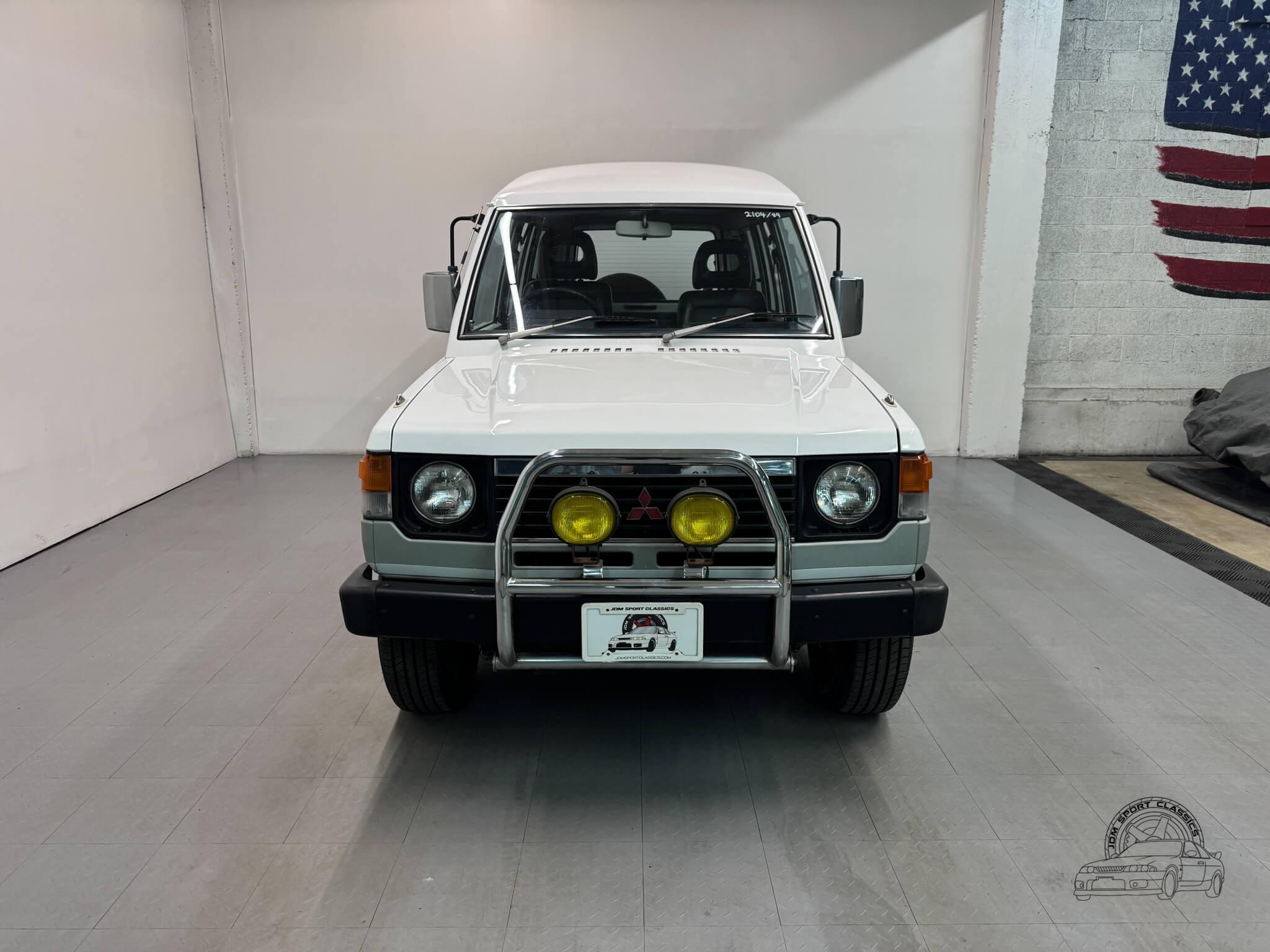 1989 Mitsubishi Pajero DX