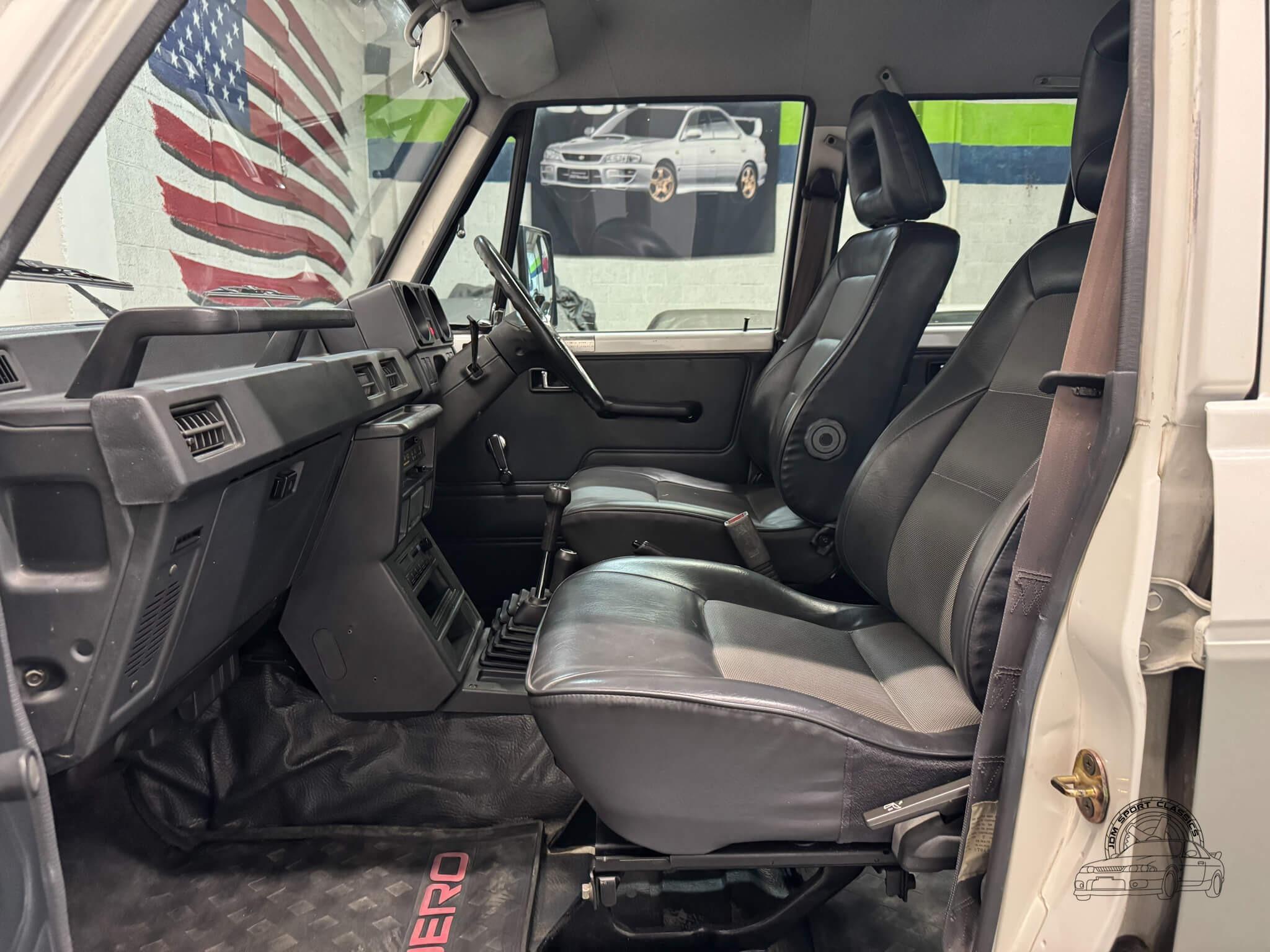 1989 Mitsubishi Pajero DX