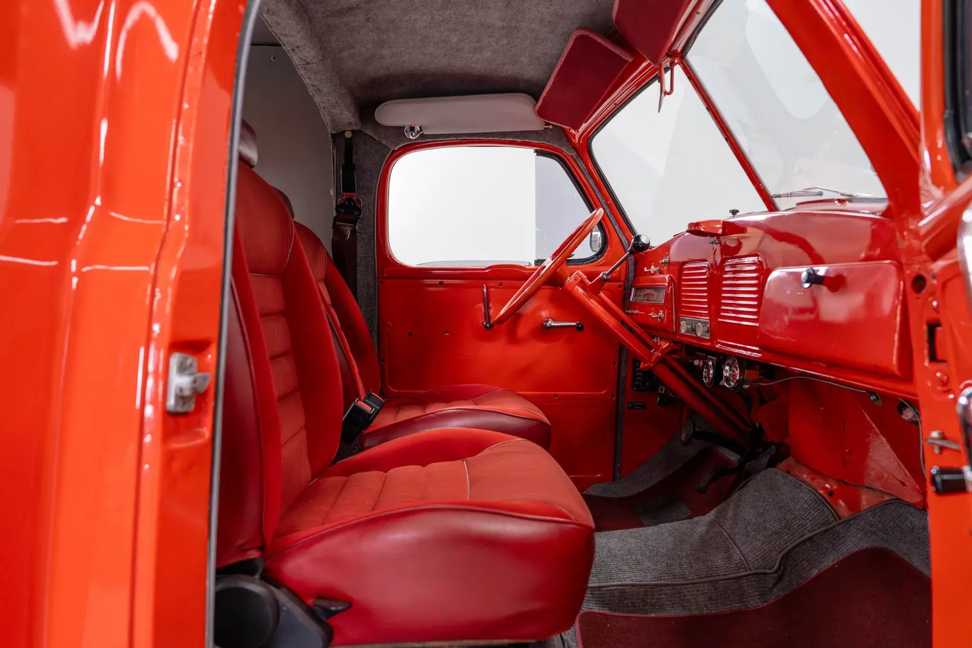 1952 Studebaker 2R5 Cargo Truck