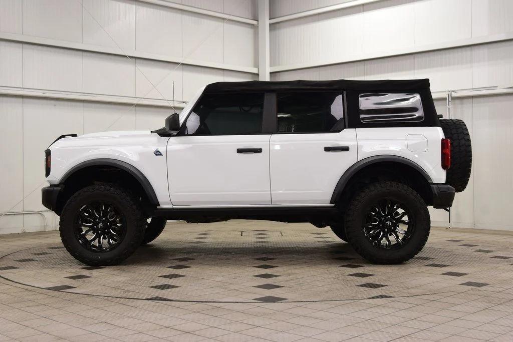 2022 Ford Bronco Black Diamond - 2