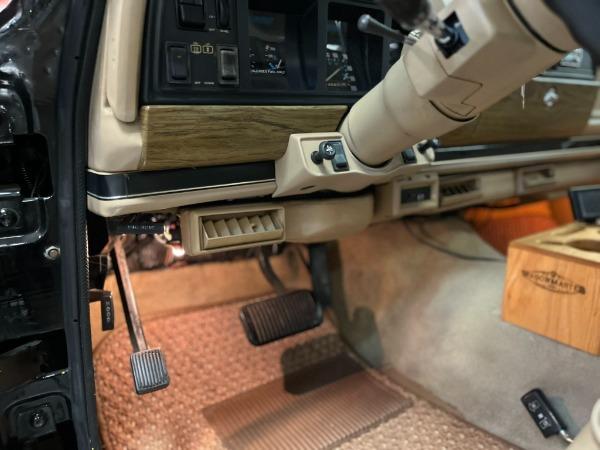 1990 Jeep Grand Wagoneer