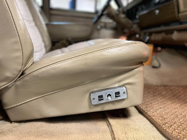 1990 Jeep Grand Wagoneer