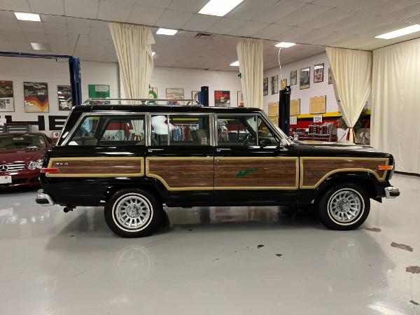 1990 Jeep Grand Wagoneer - 2