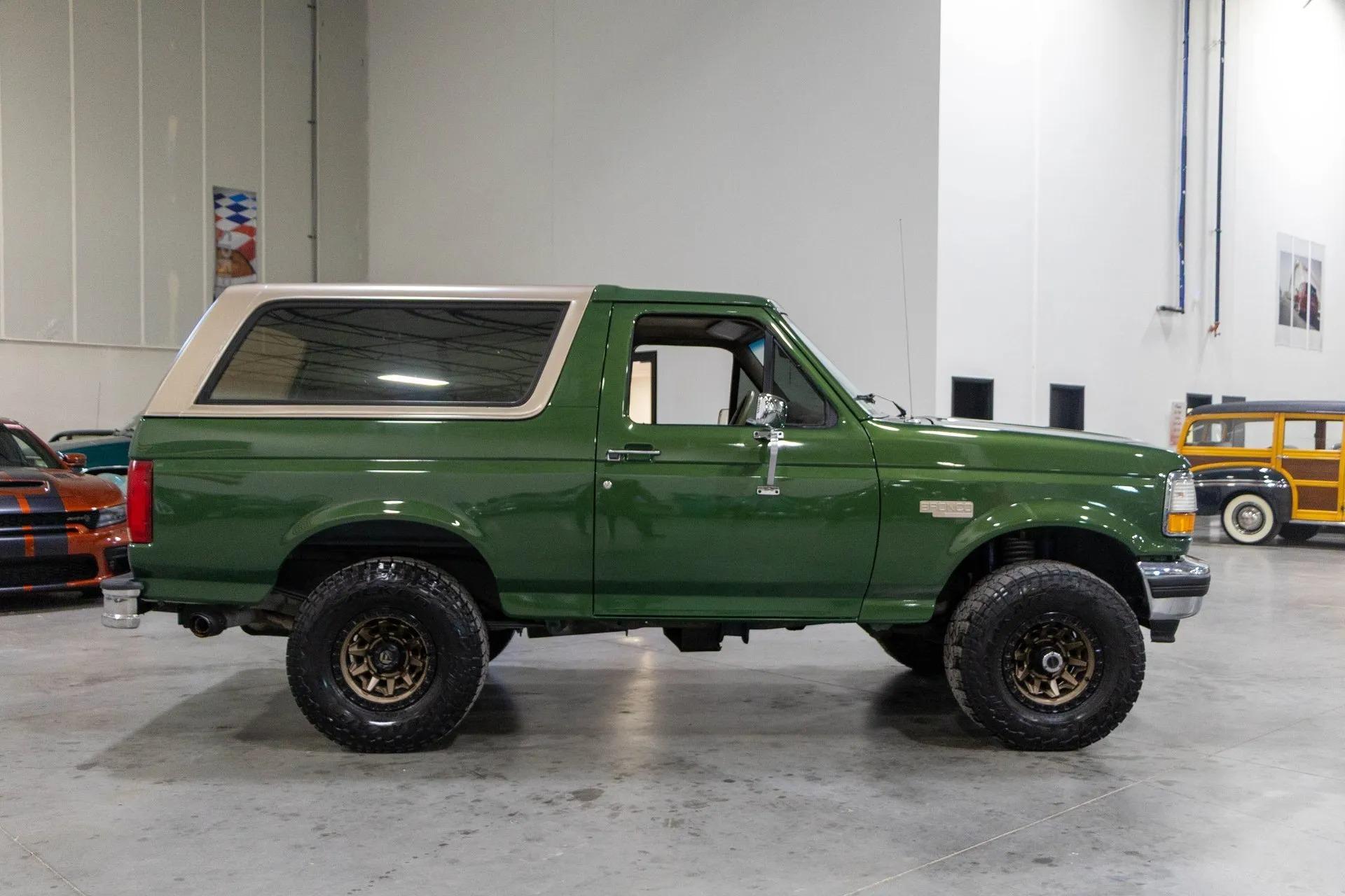 1995 Ford Bronco XLT - 2