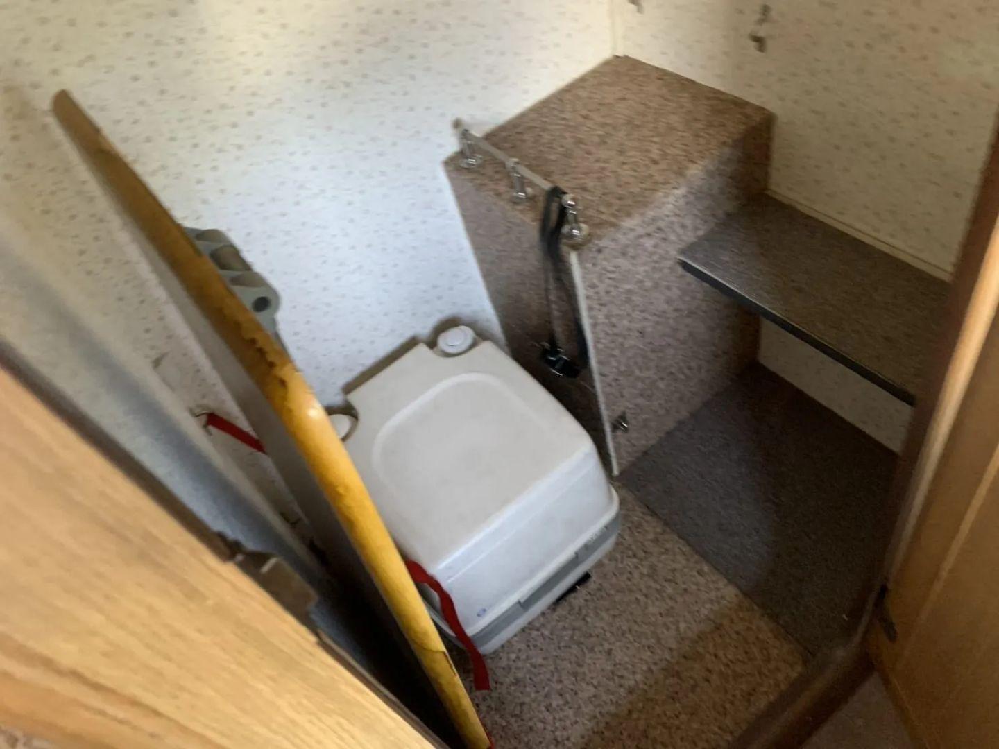 1996 Toyota HiAce Alimo (LY151)