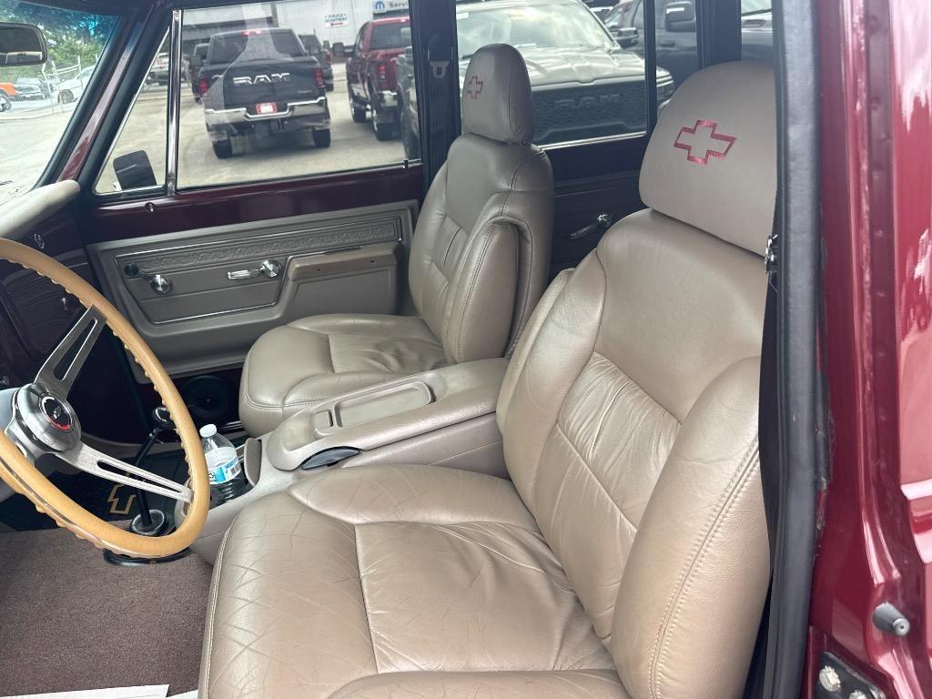 Restored 1972 Chevrolet Surburban - 3