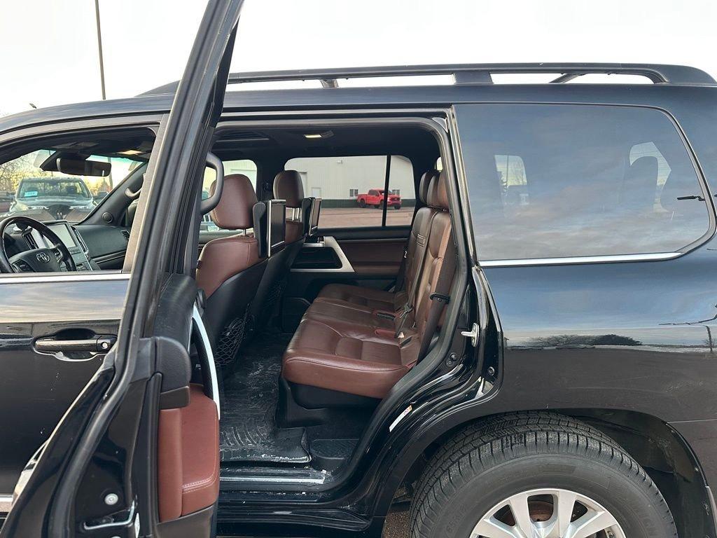 2016 Toyota Land Cruiser