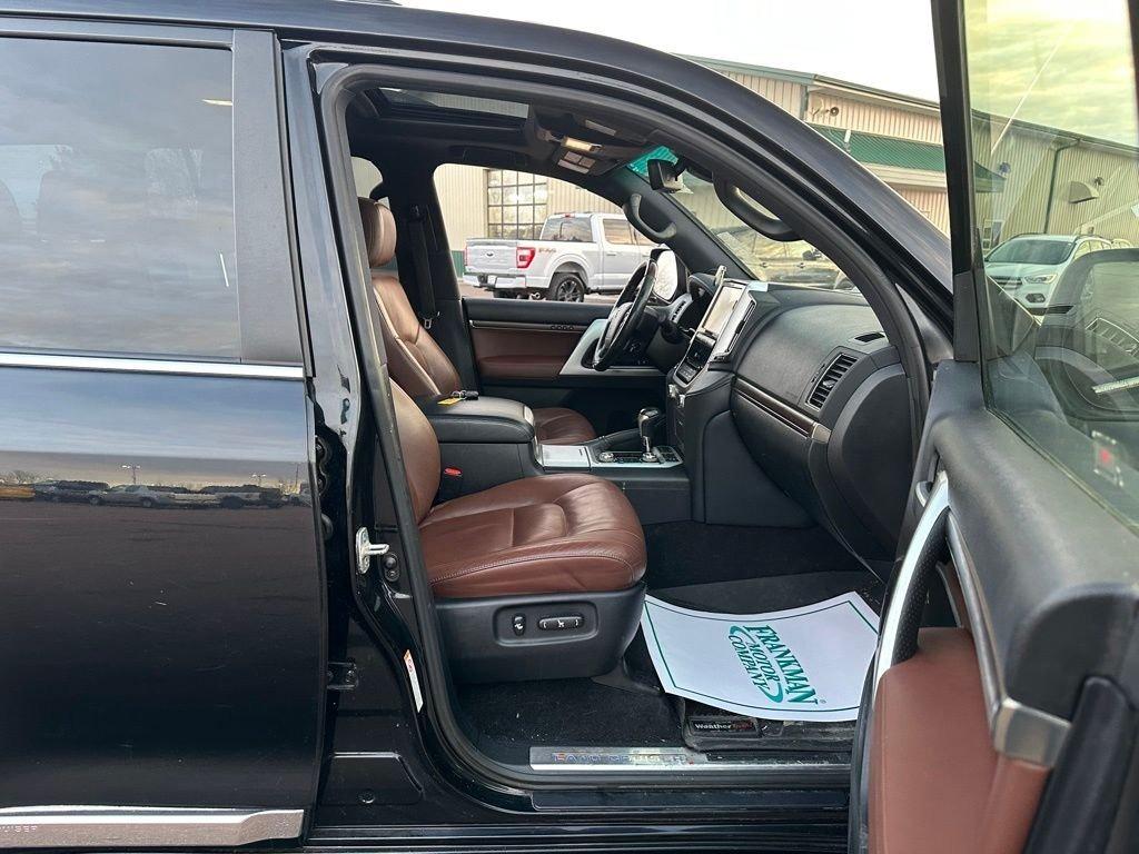 2016 Toyota Land Cruiser