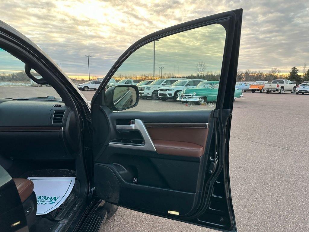 2016 Toyota Land Cruiser