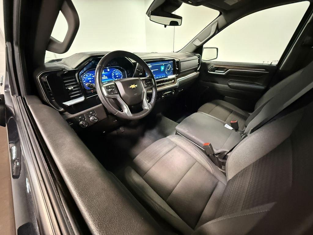 2022 Chevrolet Silverado 1500 LT - 2