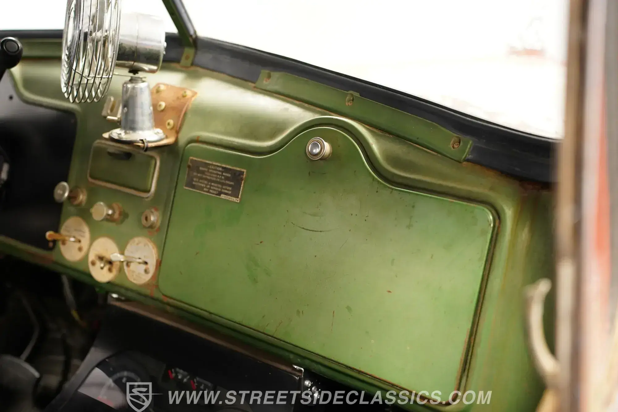 1960 Mack B-Series Replica Dually