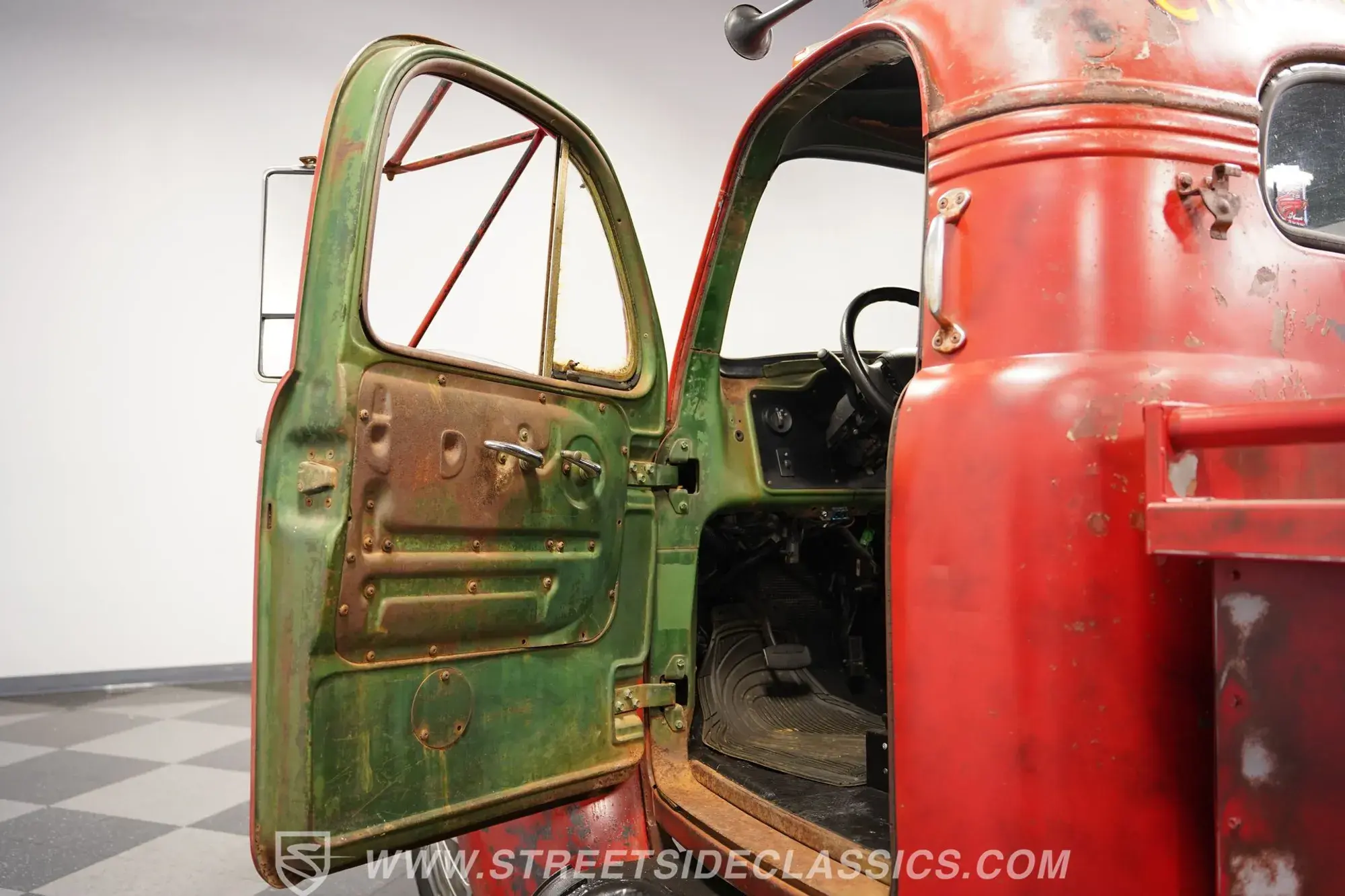 1960 Mack B-Series Replica Dually