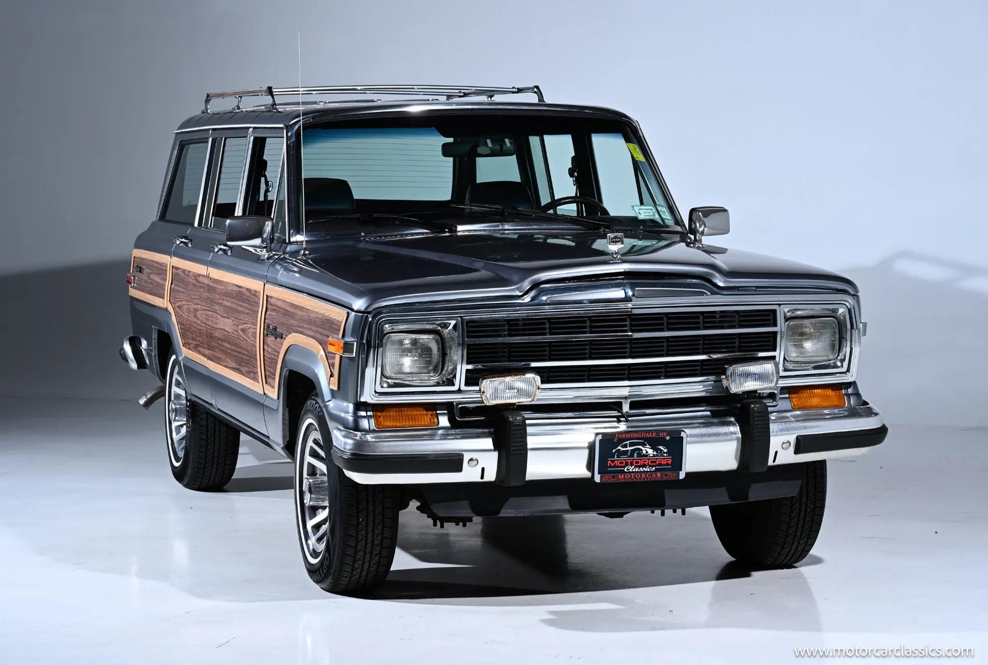 1991 Jeep Grand Wagoneer - 3