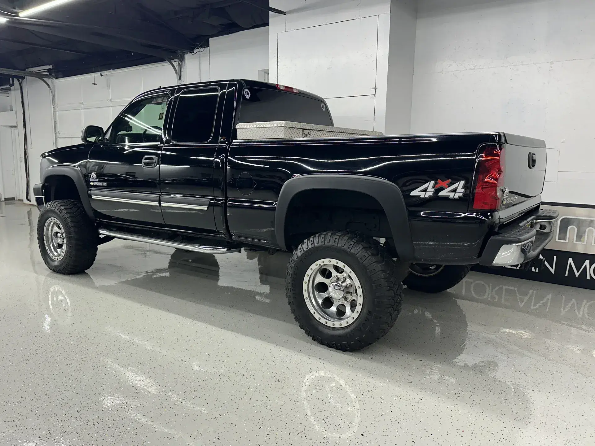 64k-Mile 2006 Chevrolet Silverado K2500 LT - 4