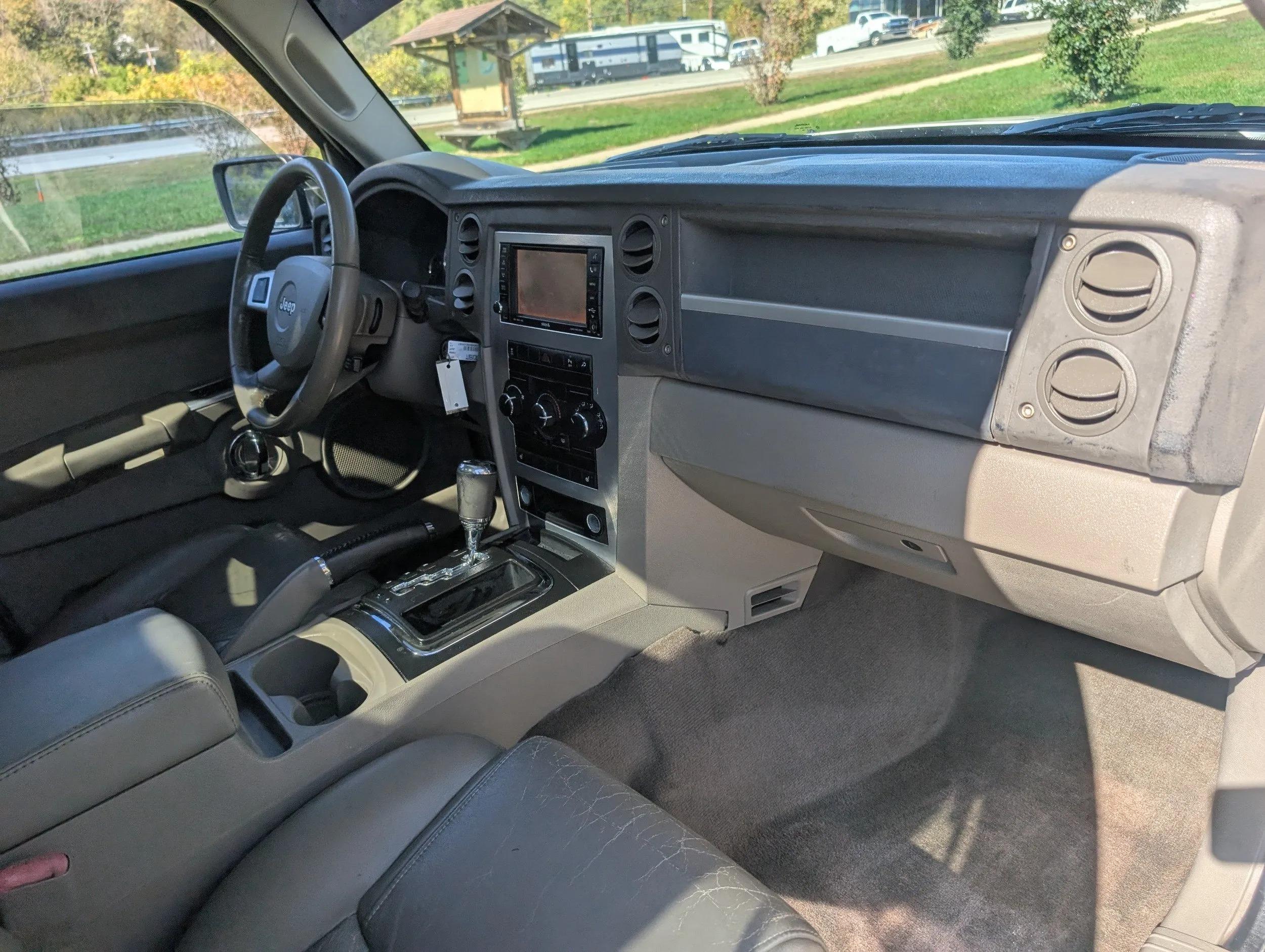 2010 Jeep Commander Sport