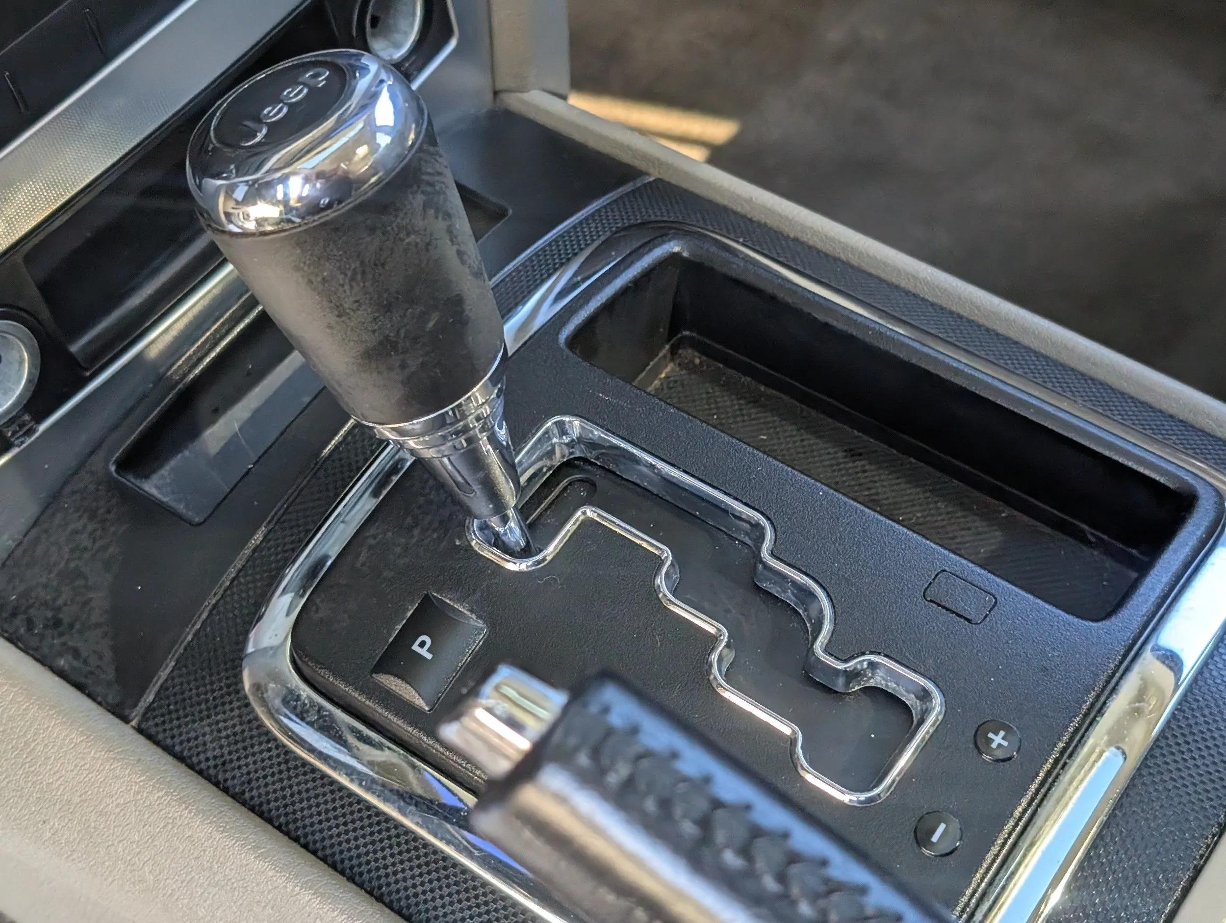 2010 Jeep Commander Sport