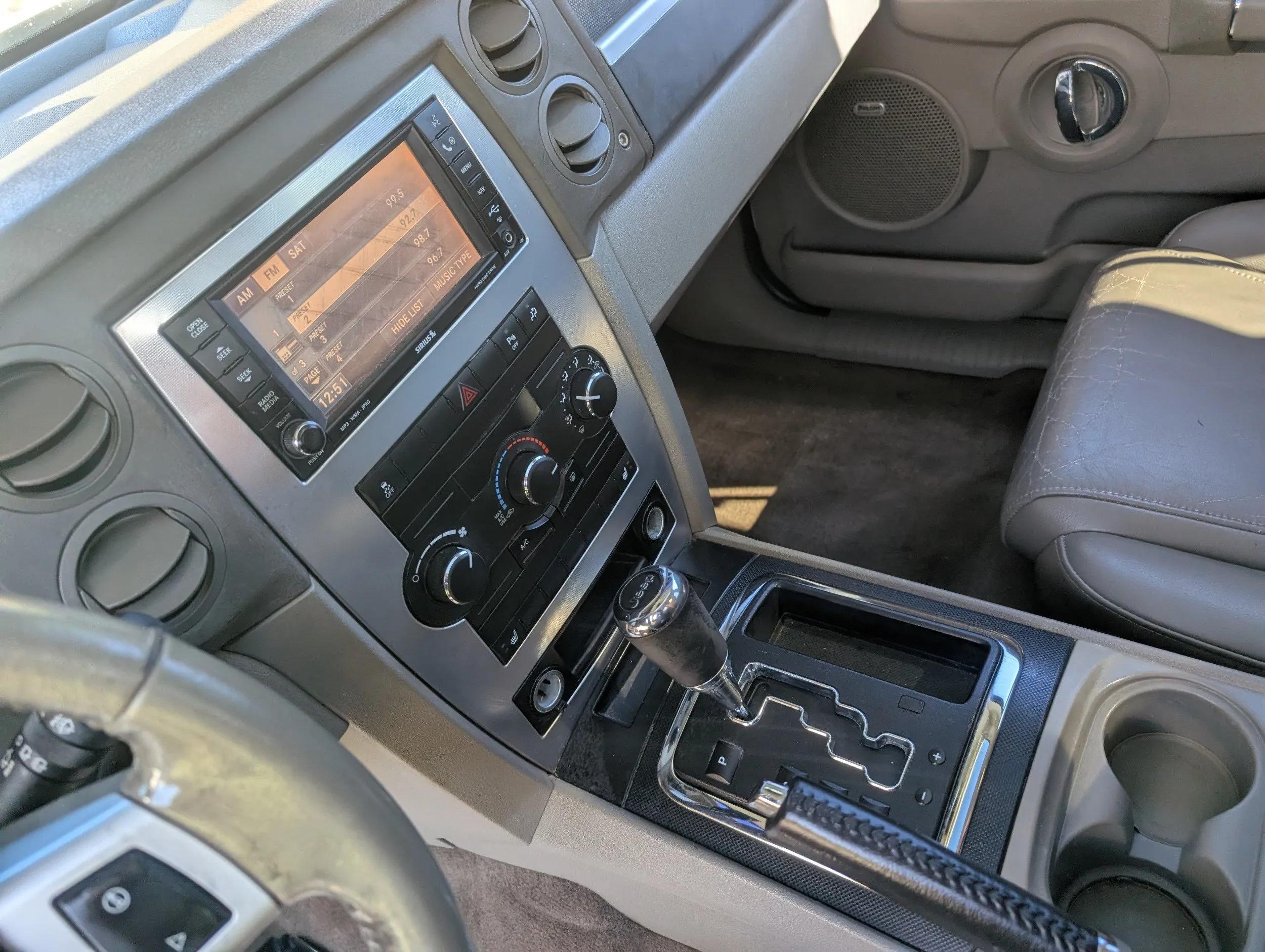 2010 Jeep Commander Sport