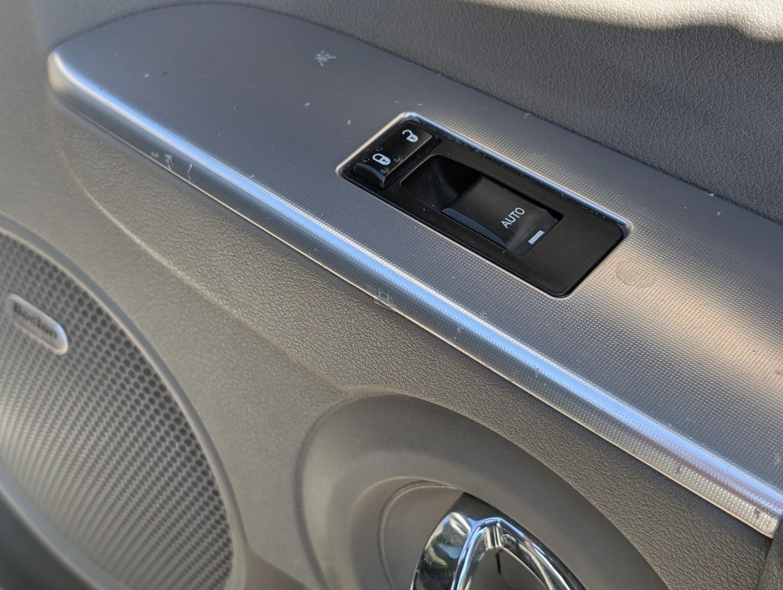 2010 Jeep Commander Sport