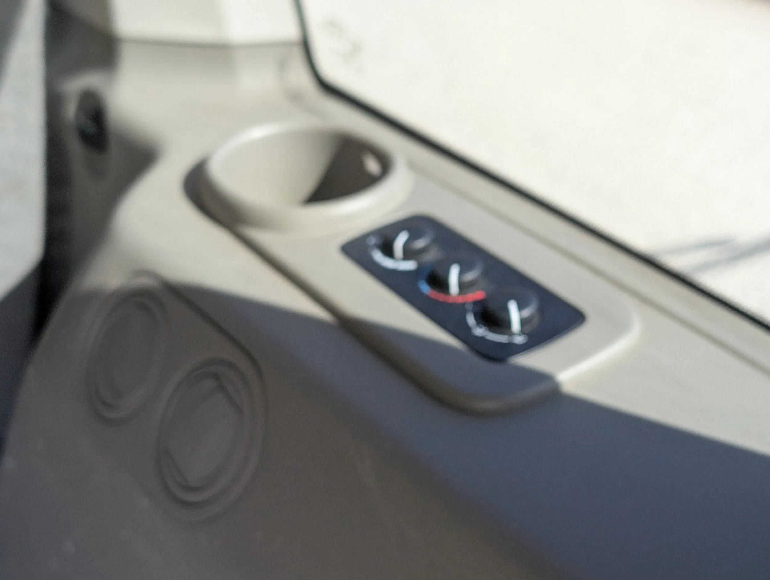 2010 Jeep Commander Sport