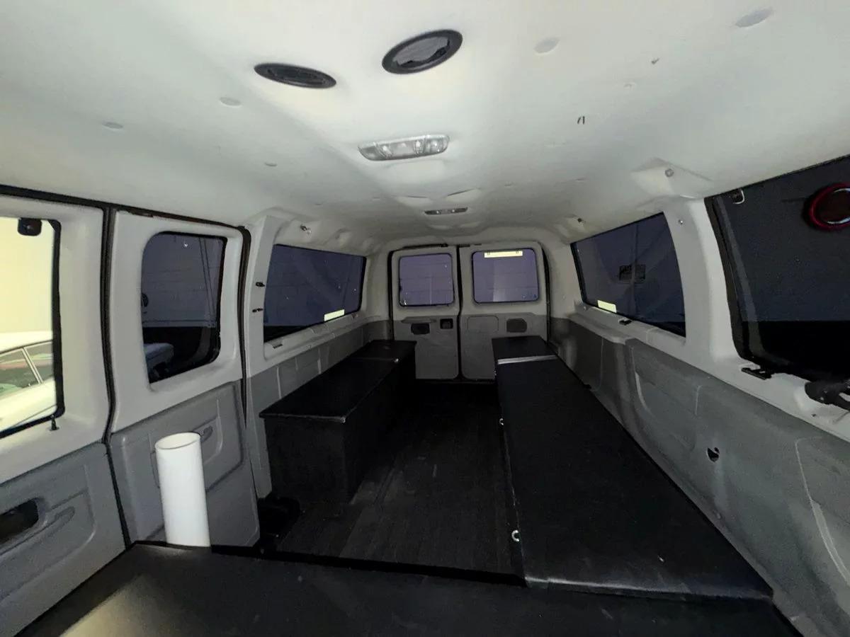 2006 Ford E-350 Econoline 4x4 - 4