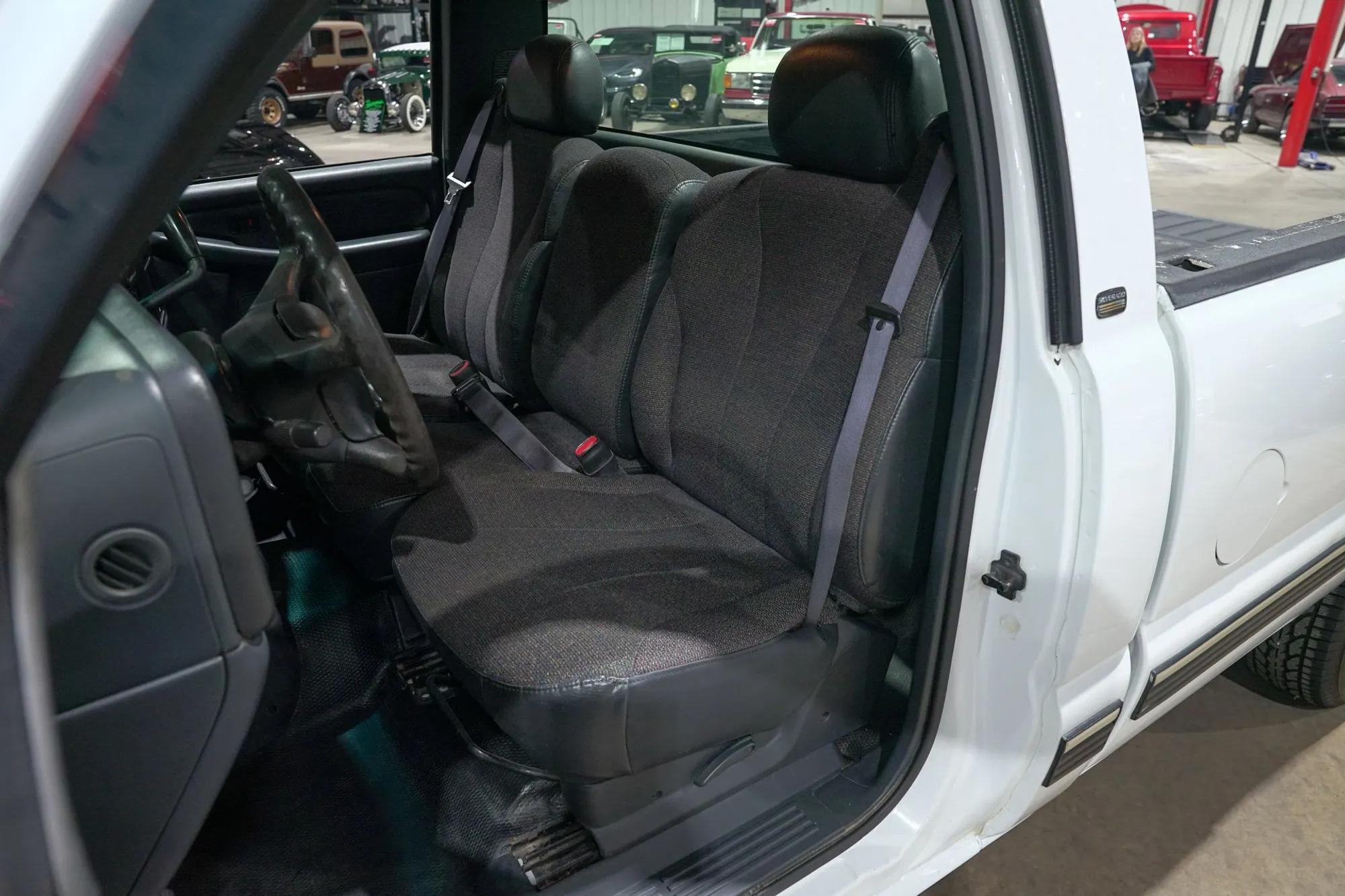 2000 Chevrolet Silverado 1500 LS