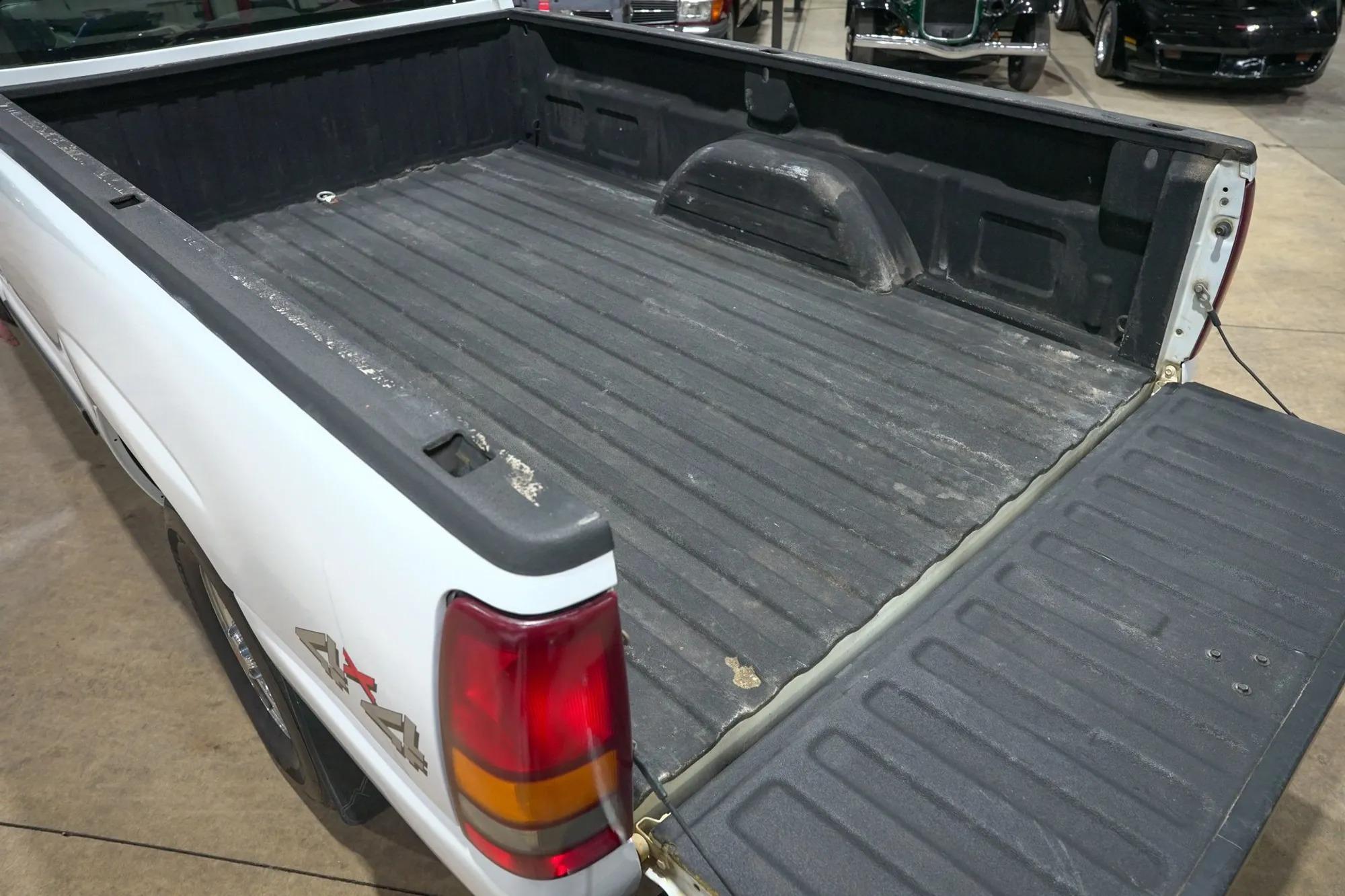 2000 Chevrolet Silverado 1500 LS