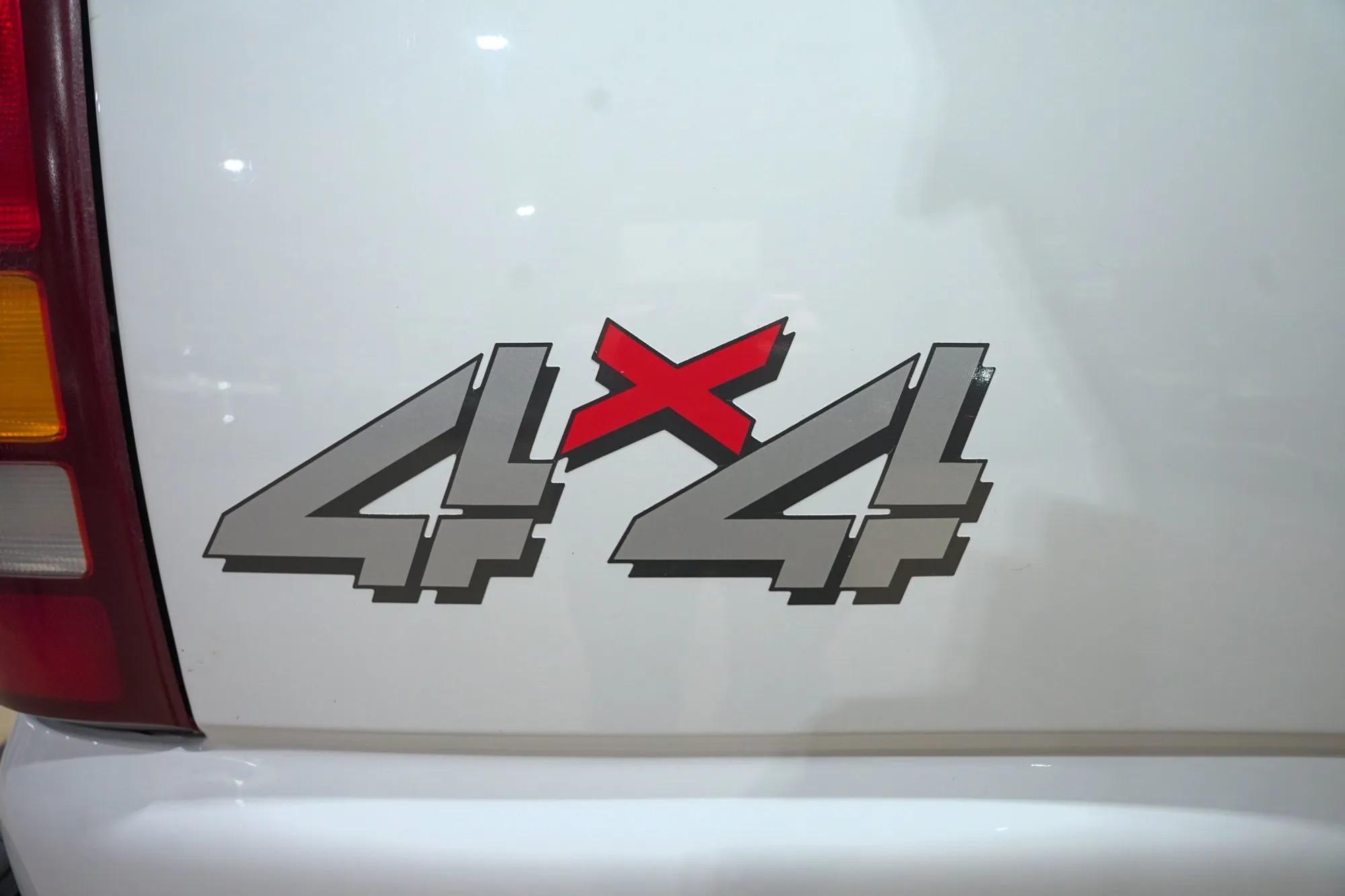 2000 Chevrolet Silverado 1500 LS