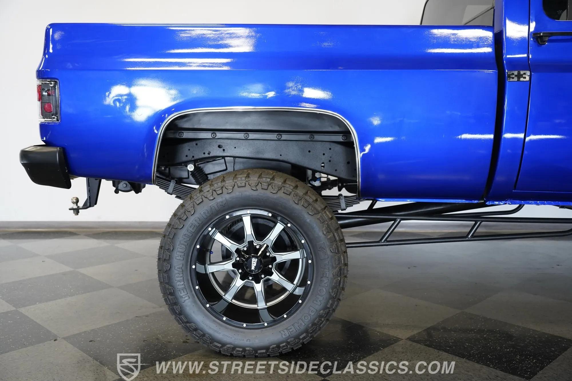 1984 Chevrolet K30 Silverado 4×4 3+3 CREW